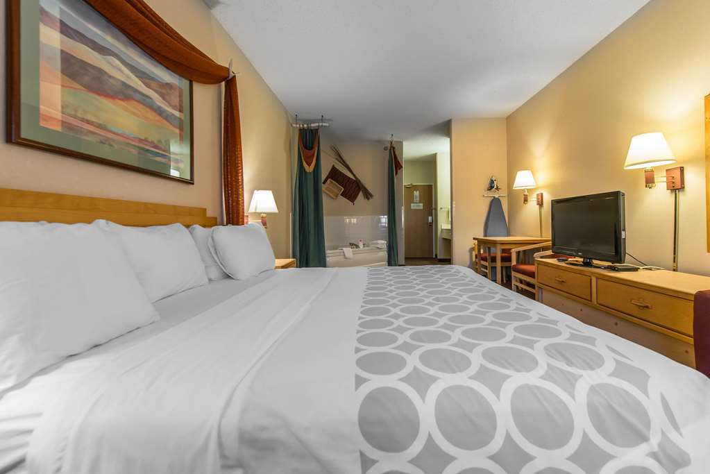 Quality Inn & Suites West Пуебло Номер фото
